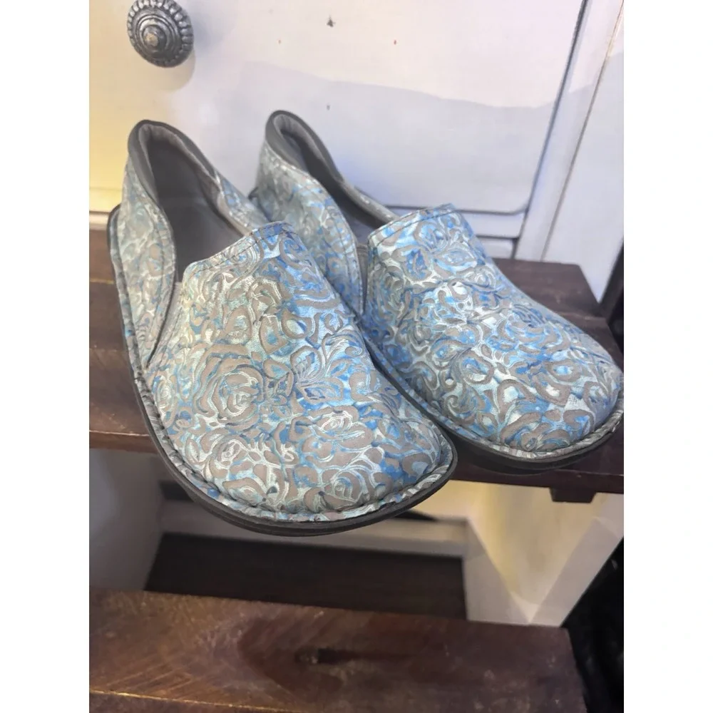 Alegria Debra Casual Friday Embossed Blue Womens Size 7 Casual‎ Slip On Shoes